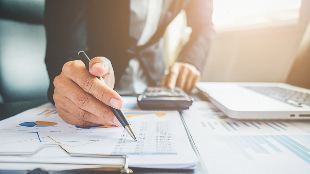 A importância da contabilidade na economia e lucros das empresas.